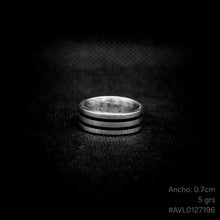 Cargar imagen en el visor de la galería, ANILLO BANDA LÍNEAS
