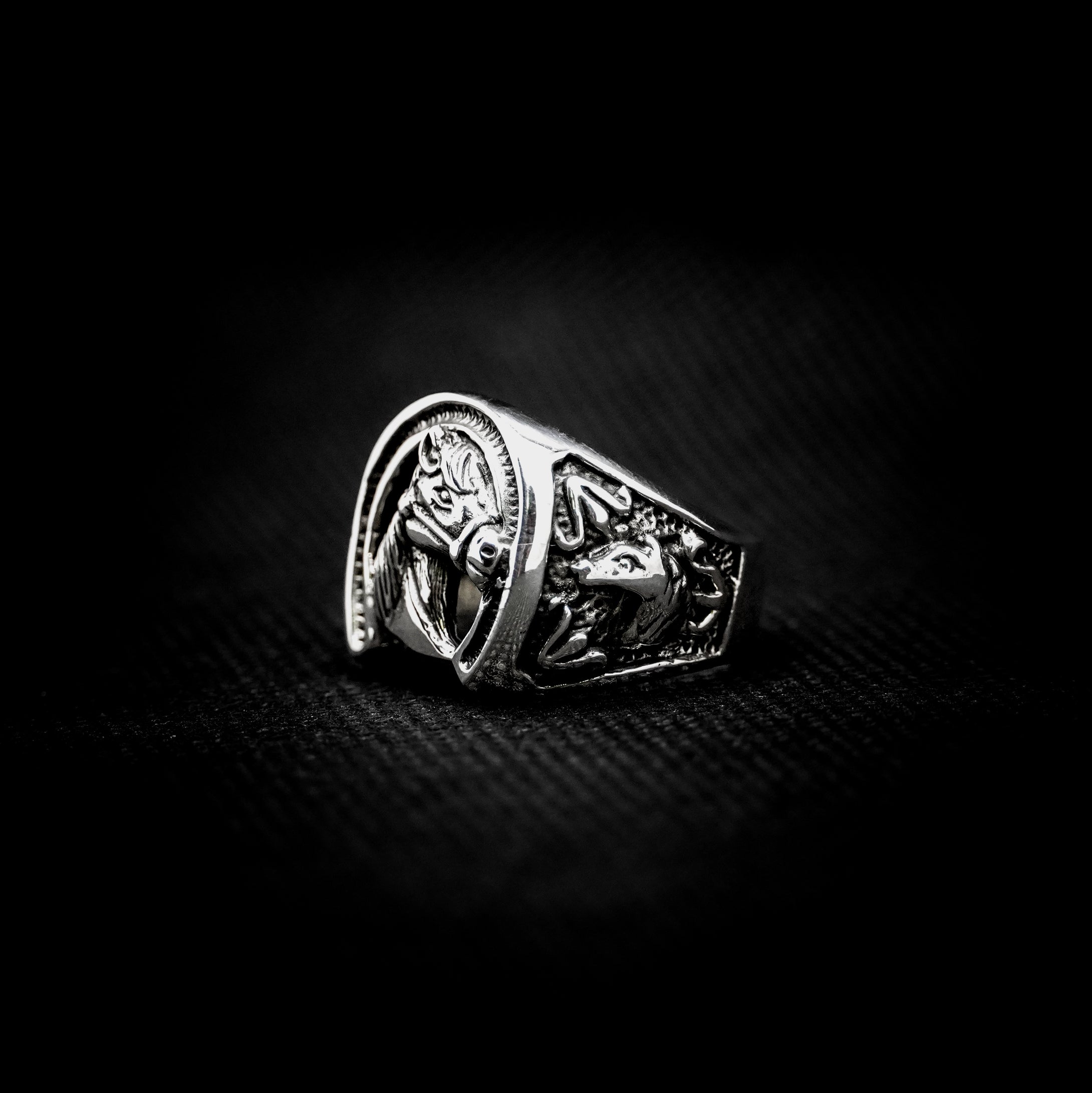ANILLO HERRADURA CON CABALLO