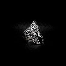Cargar imagen en el visor de la galería, ANILLO CASCO ESPARTANO
