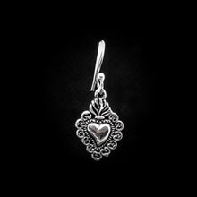 Cargar imagen en el visor de la galería, ARETES SAGRADO CORAZÓN

