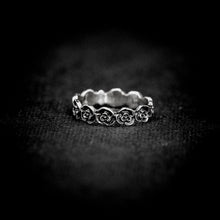 Cargar imagen en el visor de la galería, ANILLO BANDA ROSAS
