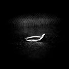 Cargar imagen en el visor de la galería, ANILLO MINIMALISTA
