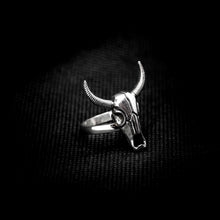 Cargar imagen en el visor de la galería, ANILLO CRÁNEO DE TORO
