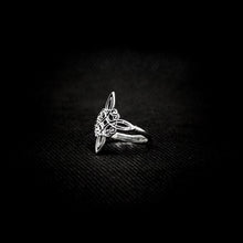 Cargar imagen en el visor de la galería, ANILLO NUDO DE BRUJA
