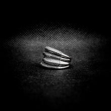 Cargar imagen en el visor de la galería, ANILLO BANDAS RÚSTICAS

