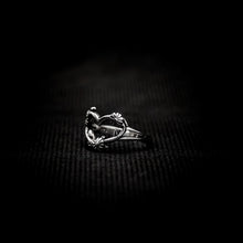 Cargar imagen en el visor de la galería, ANILLO CORAZÓN FLORES
