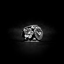 Cargar imagen en el visor de la galería, ANILLO CORAZÓN
