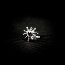 Cargar imagen en el visor de la galería, ANILLO CORAZÓN DESTELLO
