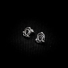 Cargar imagen en el visor de la galería, ARETES ENTRELAZADOS CON CUENTAS
