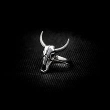 Cargar imagen en el visor de la galería, ANILLO CRÁNEO DE TORO
