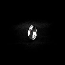 Cargar imagen en el visor de la galería, ANILLO BANDA CORTE
