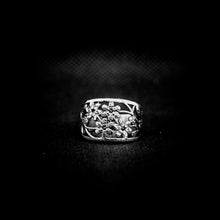 Cargar imagen en el visor de la galería, ANILLO FLORES
