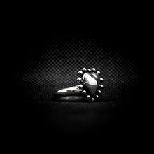 Cargar imagen en el visor de la galería, ANILLO CORAZÓN NOPAL
