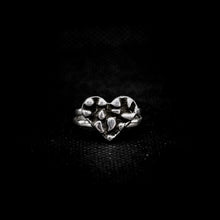 Cargar imagen en el visor de la galería, ANILLO CORAZÓN NOPAL
