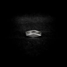Cargar imagen en el visor de la galería, ANILLO MINIMALISTA

