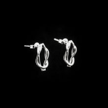 Cargar imagen en el visor de la galería, ARETES ENTRELAZADOS
