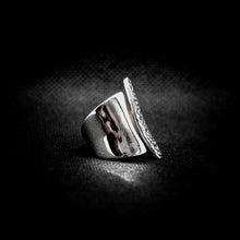 Cargar imagen en el visor de la galería, ANILLO LISO MARTILLADO
