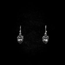 Cargar imagen en el visor de la galería, ARETES CORAZÓN
