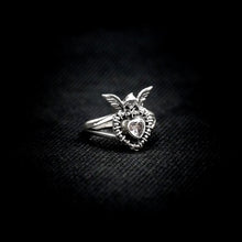 Cargar imagen en el visor de la galería, ANILLO ÁNGEL CORAZÓN
