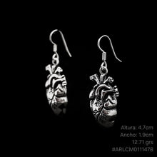 Cargar imagen en el visor de la galería, ARETES CORAZÓN ANATÓMICO
