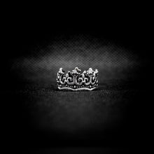 Cargar imagen en el visor de la galería, ANILLO CORONA REY MAXIMO
