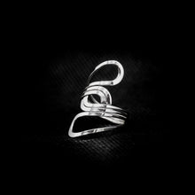 Cargar imagen en el visor de la galería, ANILLO ENTRELAZADO AJUSTABLE
