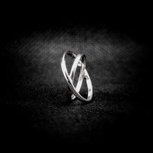Cargar imagen en el visor de la galería, ANILLO ENTRELAZADO
