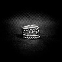 Cargar imagen en el visor de la galería, ANILLO BANDA CON ESLABONES
