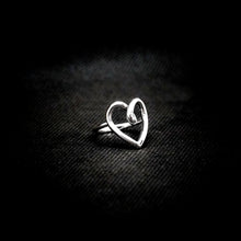 Cargar imagen en el visor de la galería, ANILLO CORAZÓN NUDO
