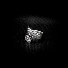 Cargar imagen en el visor de la galería, ANILLO AJUSTABLE DIAMANTADO

