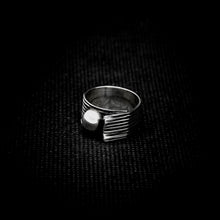 Cargar imagen en el visor de la galería, ANILLO BANDA ABSTRACTA

