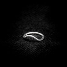 Cargar imagen en el visor de la galería, ANILLO MINIMALISTA
