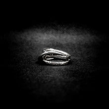 Cargar imagen en el visor de la galería, ANILLO BANDAS ENTRELAZADAS
