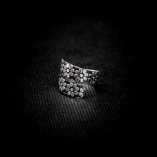 Cargar imagen en el visor de la galería, ANILLO AJUSTABLE FLORES
