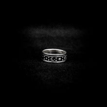 Cargar imagen en el visor de la galería, ANILLO BANDA LUNA Y ESTRELLAS
