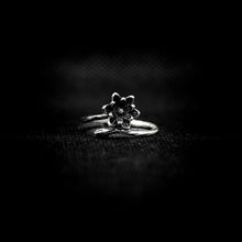 Cargar imagen en el visor de la galería, ANILLO FLORES
