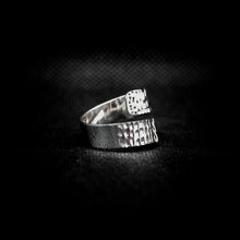 Cargar imagen en el visor de la galería, ANILLO MARTILLADO
