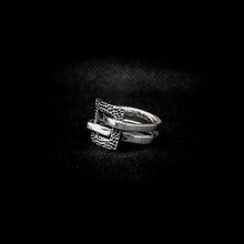 Cargar imagen en el visor de la galería, ANILLO ABSTRACTO CUADRADO
