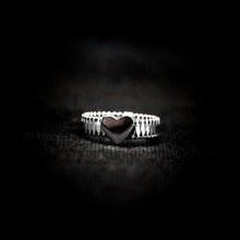 Cargar imagen en el visor de la galería, ANILLO CORAZÓN BANDA
