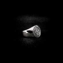 Cargar imagen en el visor de la galería, ANILLO SELLO DE SAN BENITO

