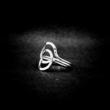 Cargar imagen en el visor de la galería, ANILLO ENTRELAZADO
