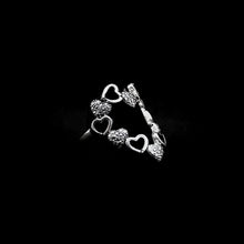Cargar imagen en el visor de la galería, ANILLO CORAZONES
