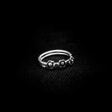 Cargar imagen en el visor de la galería, ANILLO BANDA FLORES
