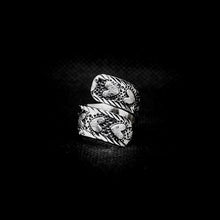 Cargar imagen en el visor de la galería, ANILLO ESPIRAL CORAZONES
