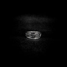 Cargar imagen en el visor de la galería, ANILLO DE LA SUERTE BANDA
