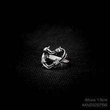 Cargar imagen en el visor de la galería, ANILLO CORAZÓN PÚAS
