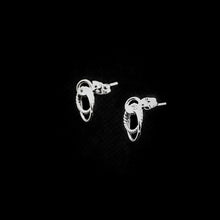 Cargar imagen en el visor de la galería, ARETES ENTRELAZADOS
