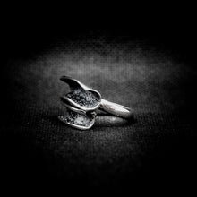 Cargar imagen en el visor de la galería, ANILLO ABSTRACTO CANAL
