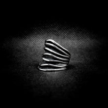 Cargar imagen en el visor de la galería, ANILLO RÚSTICO ONDAS
