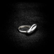 Cargar imagen en el visor de la galería, ANILLO IRREGULAR

